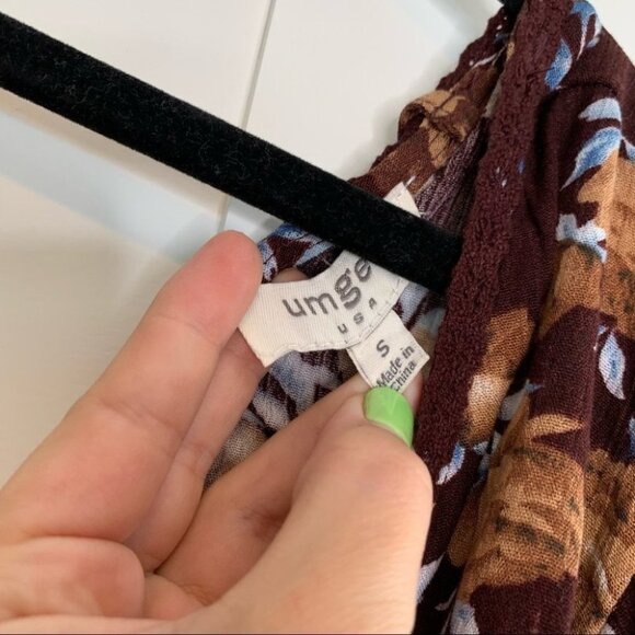 Umgee Brown Floral V cut Flowy Blouse Size Small - Picture 6 of 12